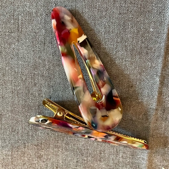 🥳2/$15 — SHEIN Pair of 2 Alligator Hair Clips Resin w/ Gold Metal Clip NWT - Picture 4 of 11